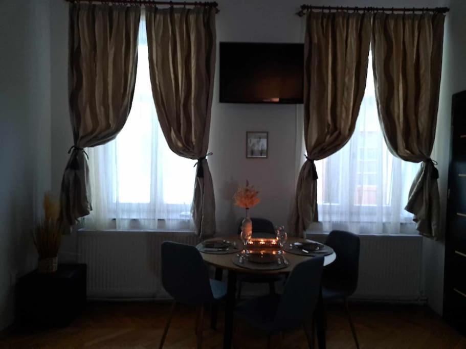 Sofia'S Home Comfy Studio In The Old Town Braşov Exteriör bild