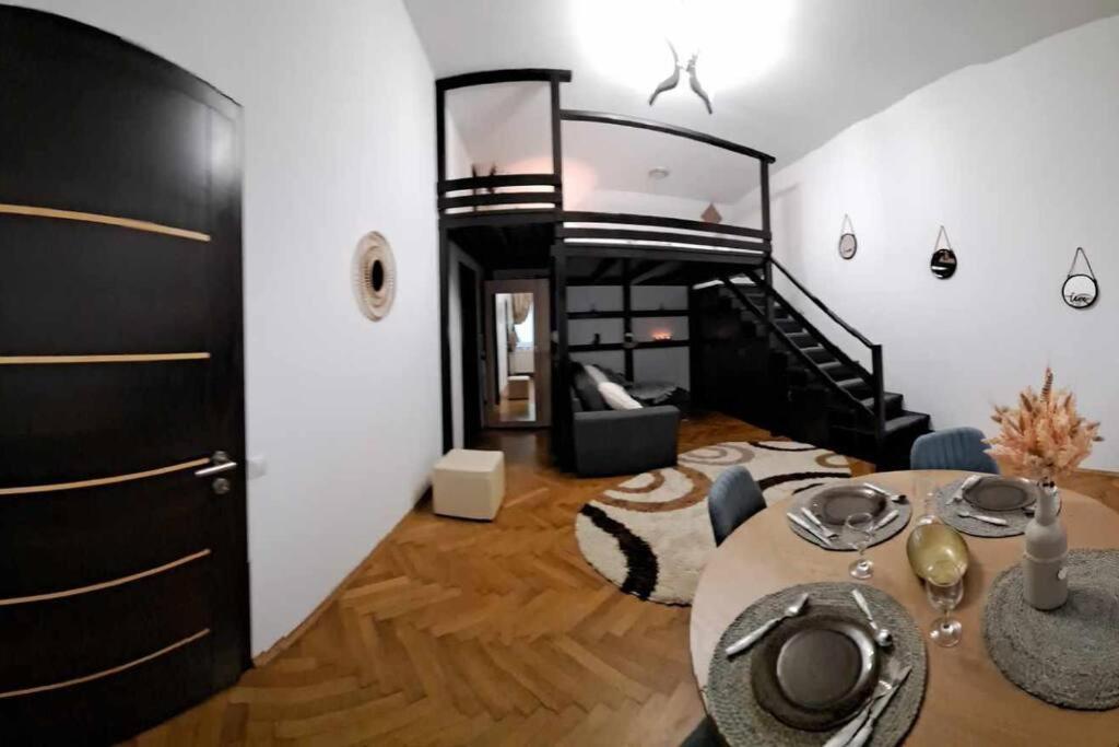 Sofia'S Home Comfy Studio In The Old Town Braşov Exteriör bild