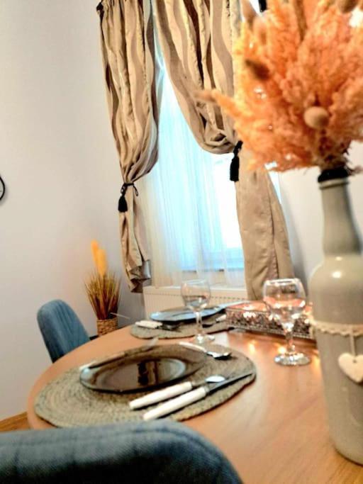 Sofia'S Home Comfy Studio In The Old Town Braşov Exteriör bild