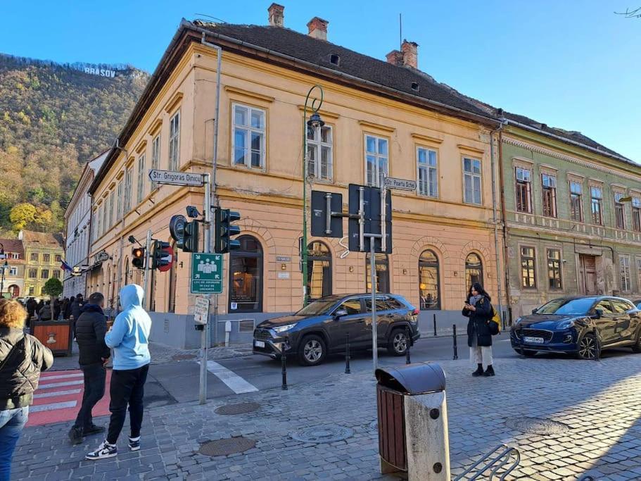 Sofia'S Home Comfy Studio In The Old Town Braşov Exteriör bild