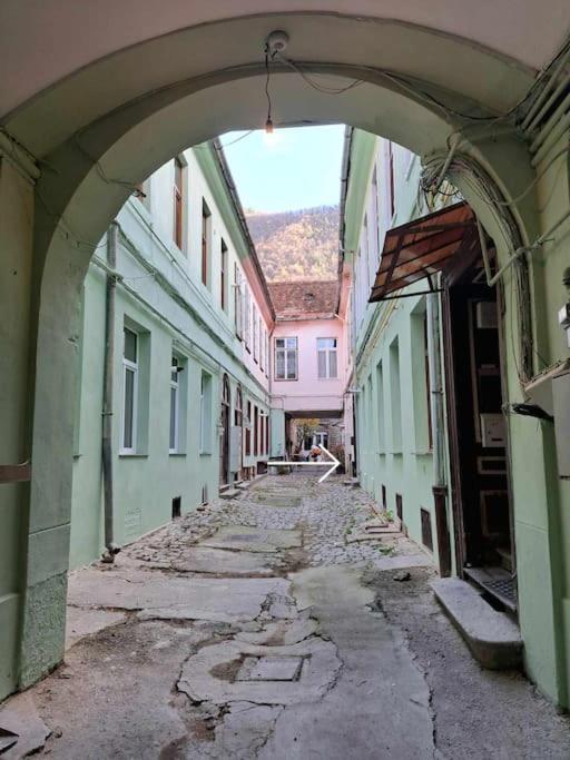 Sofia'S Home Comfy Studio In The Old Town Braşov Exteriör bild